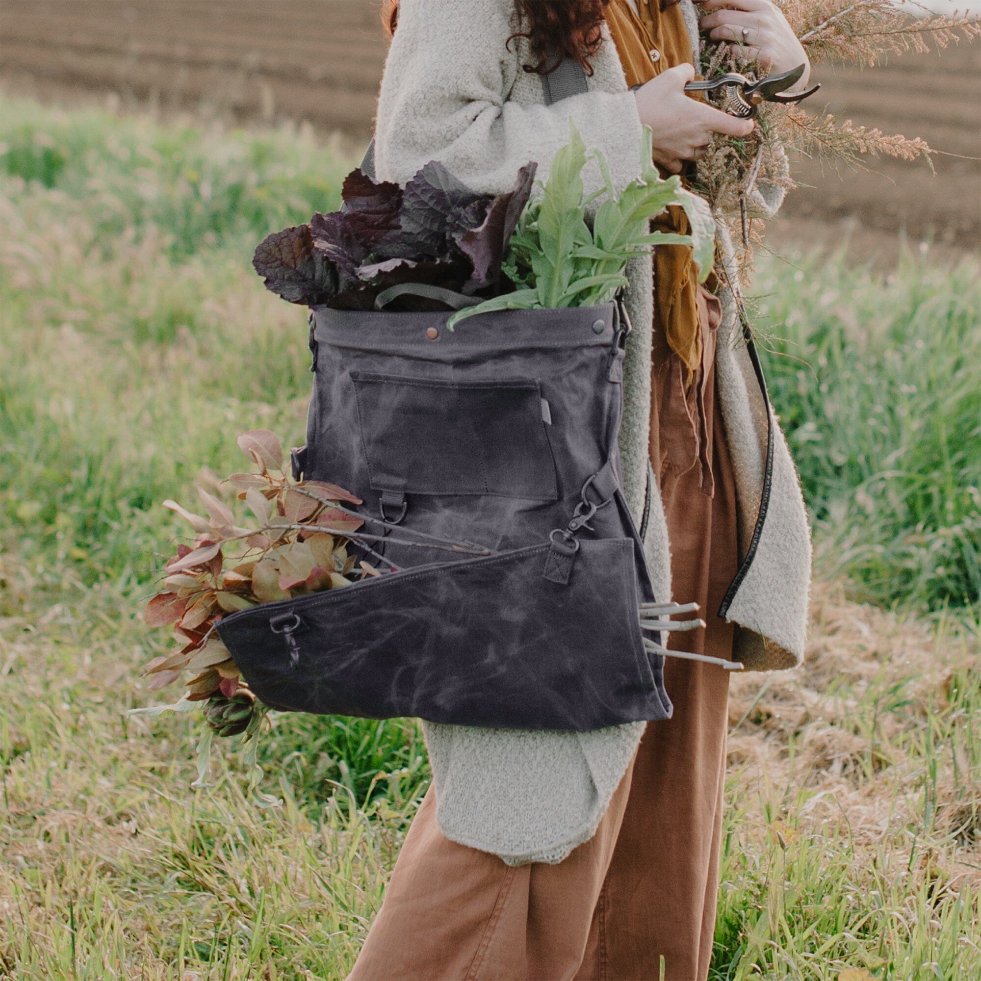 harvesting-and-gathering-bag-04-04-GDN-068_GatheringBag-SlateGray_LS_57 Harvesting & Gathering Bag