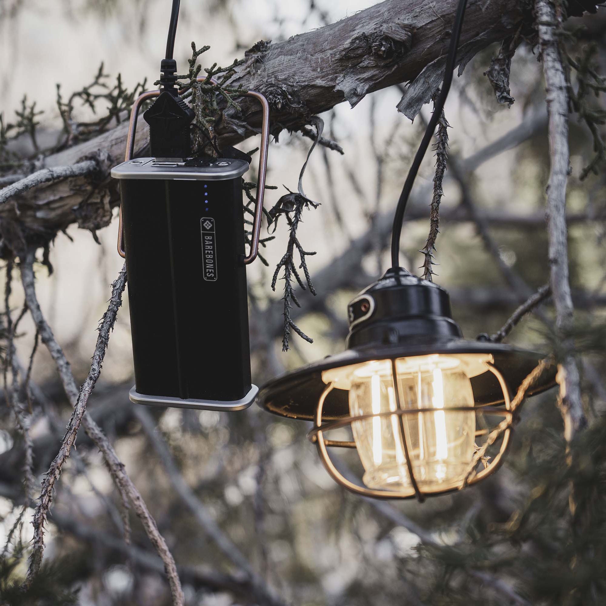 power-bank-5000-mah-03-03-LIV-138_PowerBank-5000mAh-Black_Lifestyle_01 Power Bank - 5000 mAh